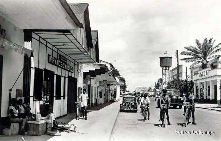 Cameroun Douala Avenue de la Liberation.jpg